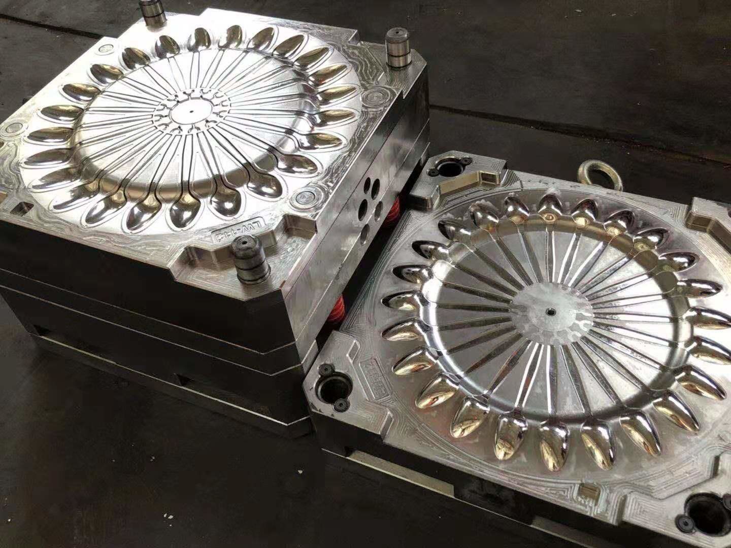 Steel Container Manufacturing with 100KN Clamping Force Injection Stretch Blow Moulding Machine
