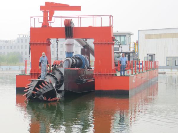 Customized 18 inch Sand Mining Dredgers with Spud Carriage and Sand Dredging