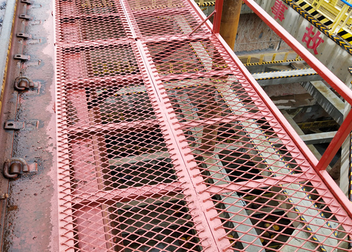 Industrial Woven Expanded Wire Mesh Thicknesss 2 - 4mm