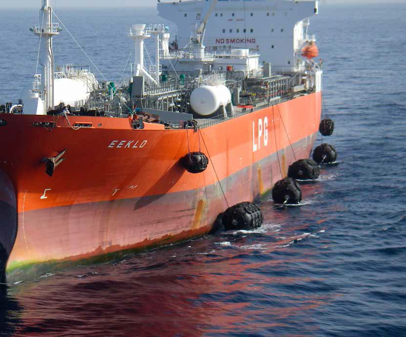 Durable In Use Pneumatic Marine Fender / ISO 17357 Yokohama Fenders 7