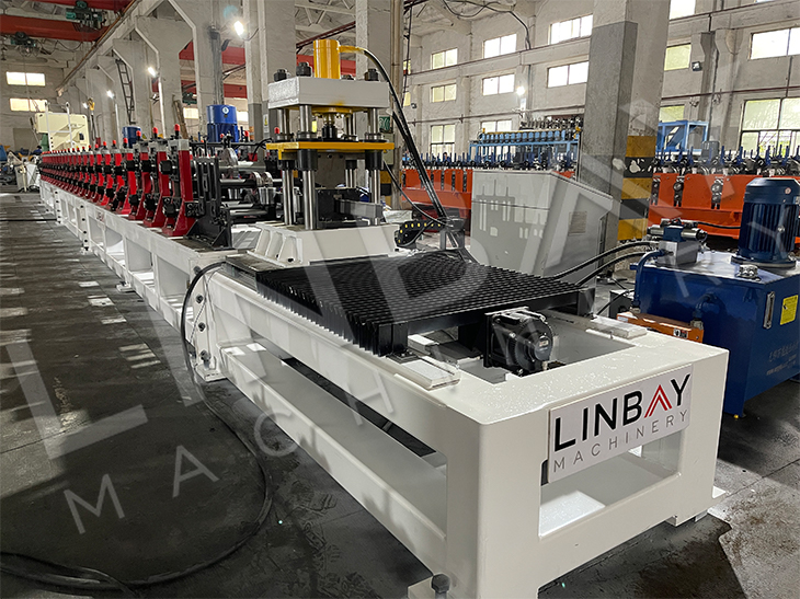 Gearbox Drive Galvanized Solar Rack Roll Forming Production Line With Flying Cutting