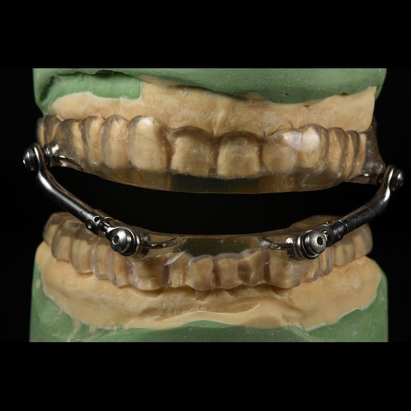 Flexible Non Snoring Mouthpiece Devices With Adjustable Straps