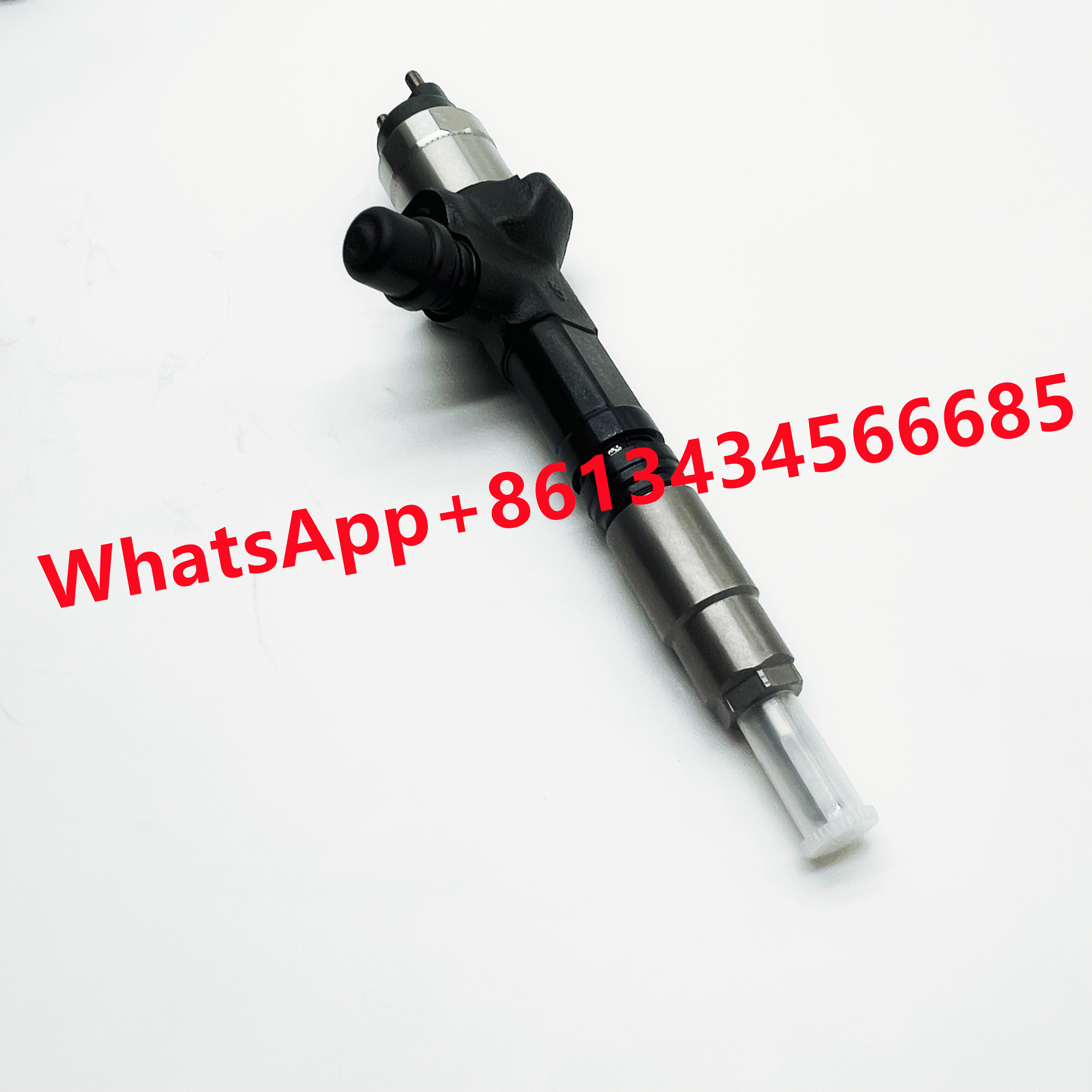 Common Rail Injector 095000-9690 Kubota V3800 3.8L Engine Injector 1J500-53051 095000-9696