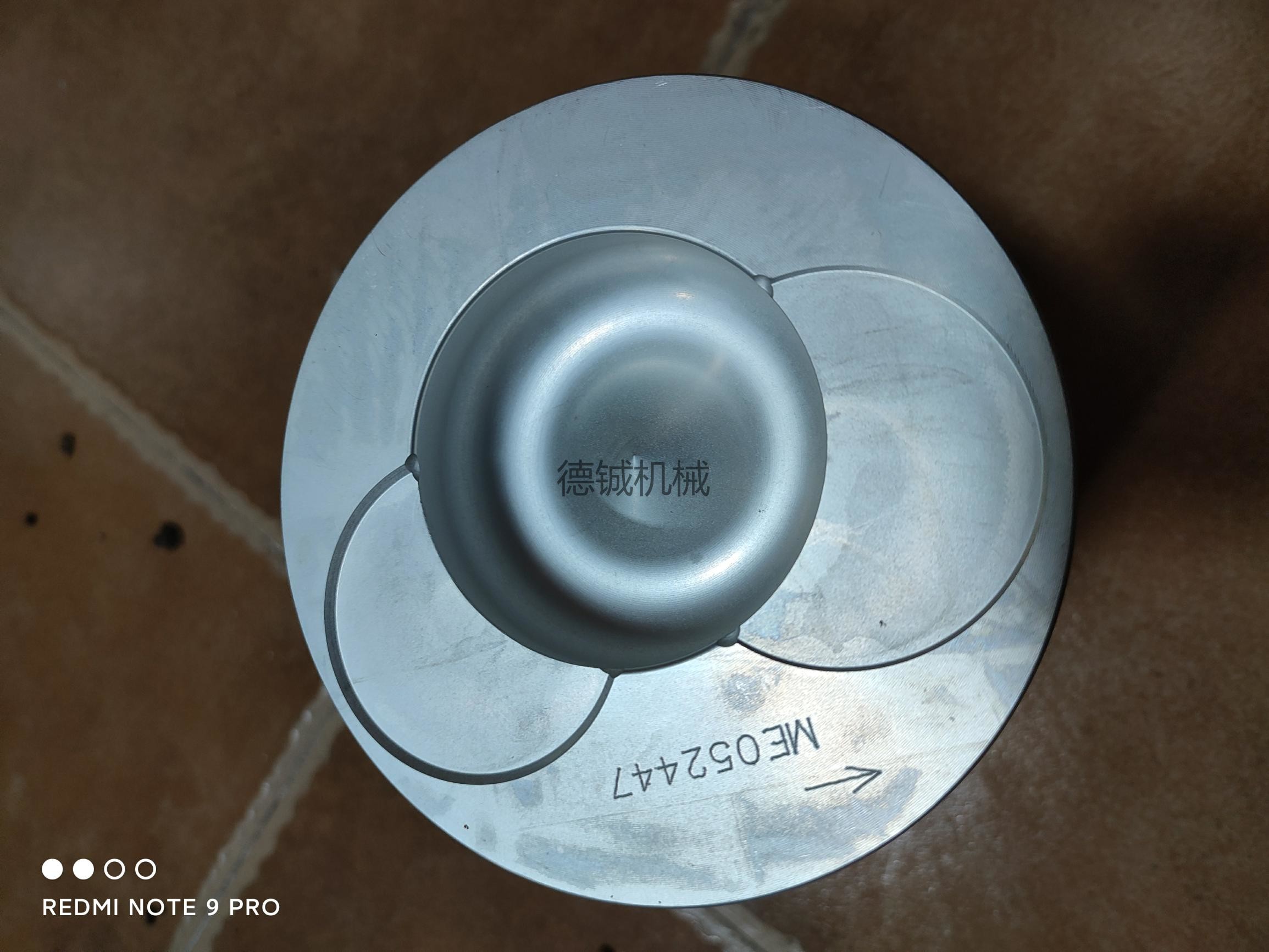 Cast Iron Mitsubishi Excavator Engine Parts 6D22 ME052447 Piston