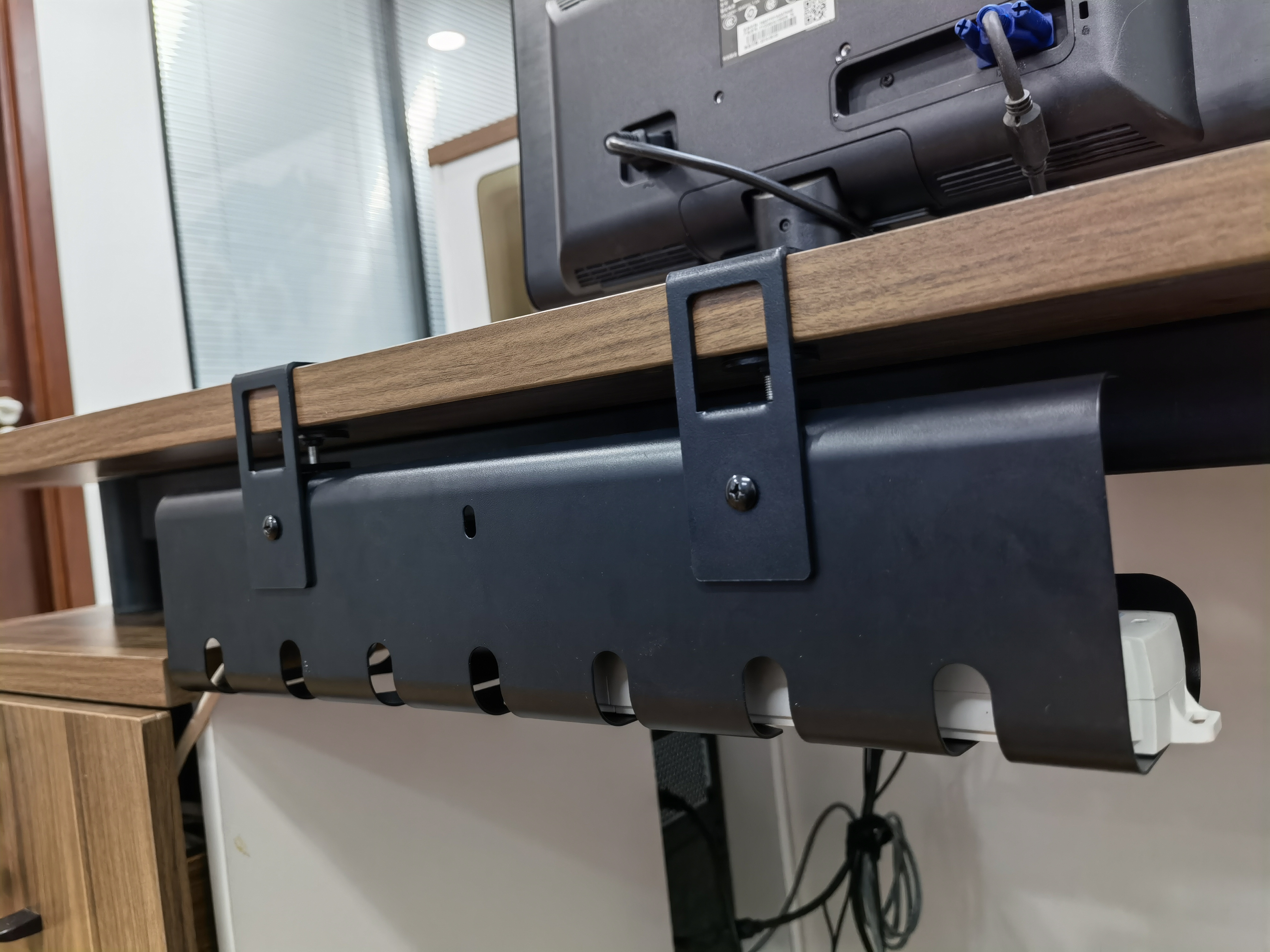 Multifunctional Black Cable Management Organizer Rack for Office Under Desk 43*10*10 cm