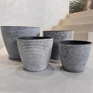 Quality Outdoor Tree Plastic Flower Pots with Drainage Holes wholesale
