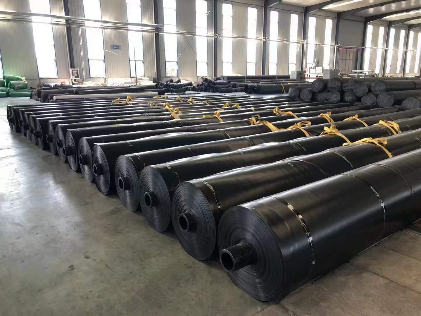 ASTM GRI GM13 Standard HDPE Geomembrane for Dam Waterproofing in Industrial Design