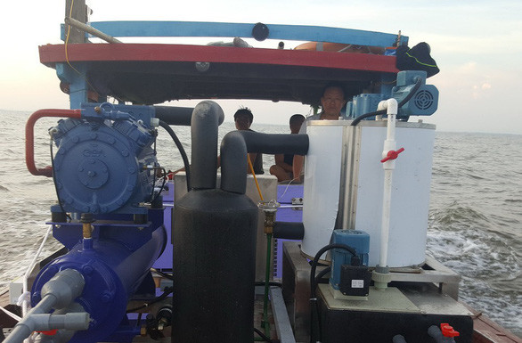 1000kgs Sea Water Flake Ice Machine To Make Ice Flakes At Sea On Seafaring Vessels