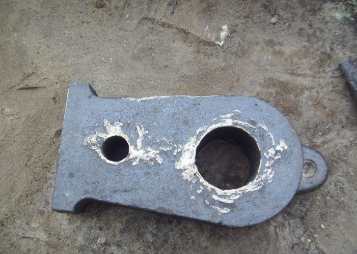Schlitzplatte FMU29 Crusher Wear Parts Alloy Steel Castings φ3M HRC52 For Mine Mill