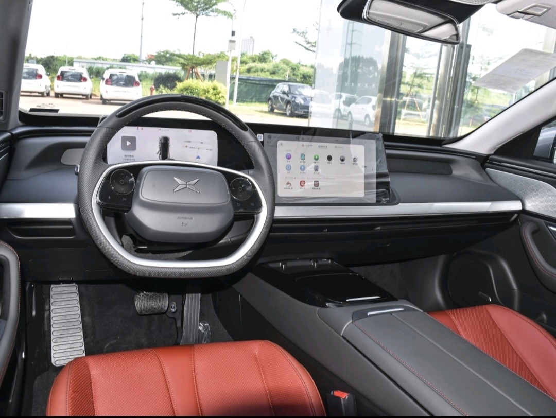 XPENG P7 EV NEDC Pure Charge 586KM 5 Door 5 Seater Sedan 196kw 360 Camera