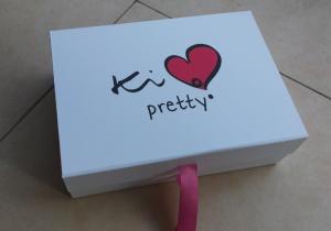 Quality Wholesale customized cardboard magnet gift packing flat folding box with silk ribbon wholesale