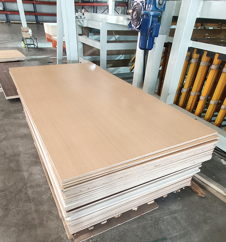 2.5mm 4.5mm 17mm 19mm Wooden MDF Board Moisture Resistant MDF
