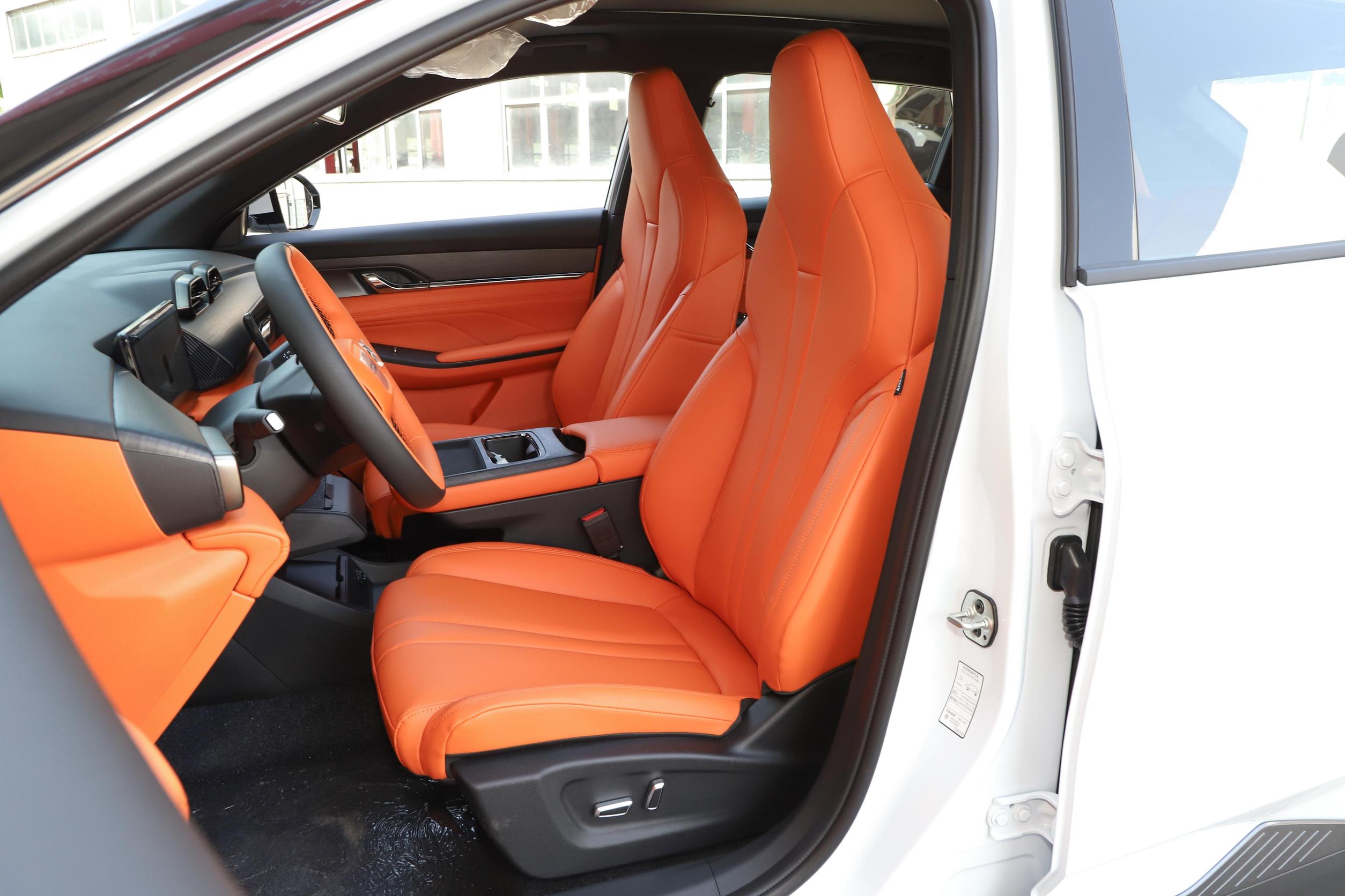 Compact SUV Dongfeng Aeolus L7 1.5T 154Ps L4 Pure Electric Range 110km 0.5H Fast Charging 5 Door 5 Seat