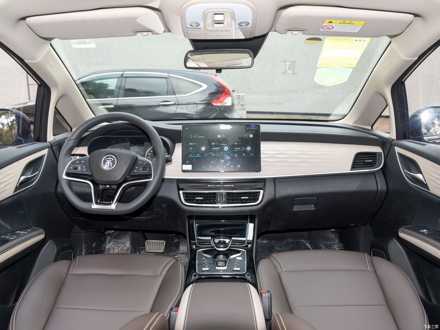 Electric car the flagship B YD Song PLUS made in China a five-door five-seat compact SUV has a range of 505 kilometers new car
