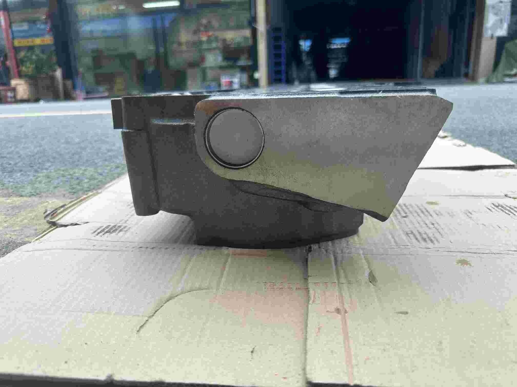 2W7165 Carter Engine Cylinder Head Engine Model 3204 Material Cast