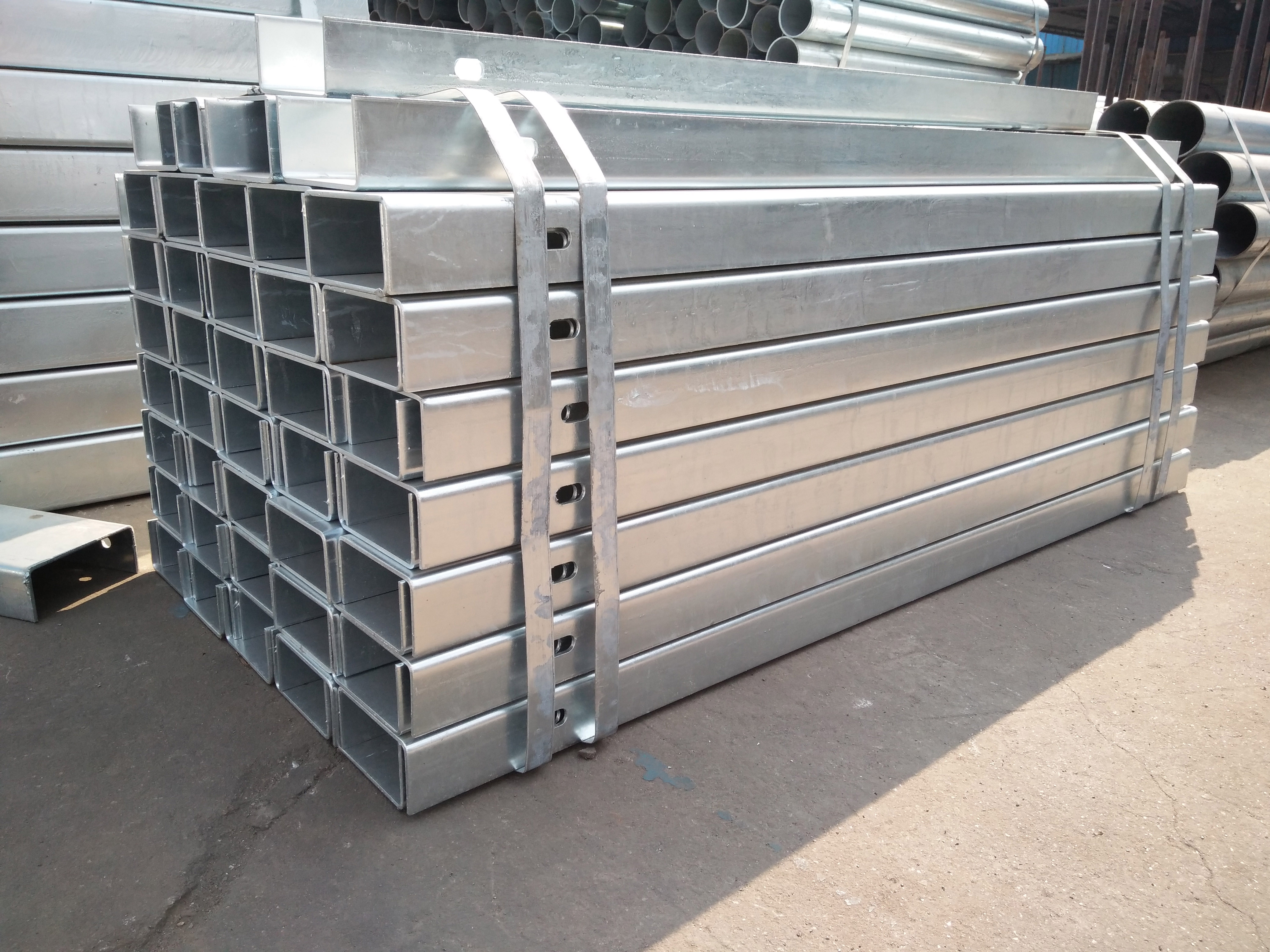 Customized Hot Dip Galvanized Highway Guardrail 345 Material
