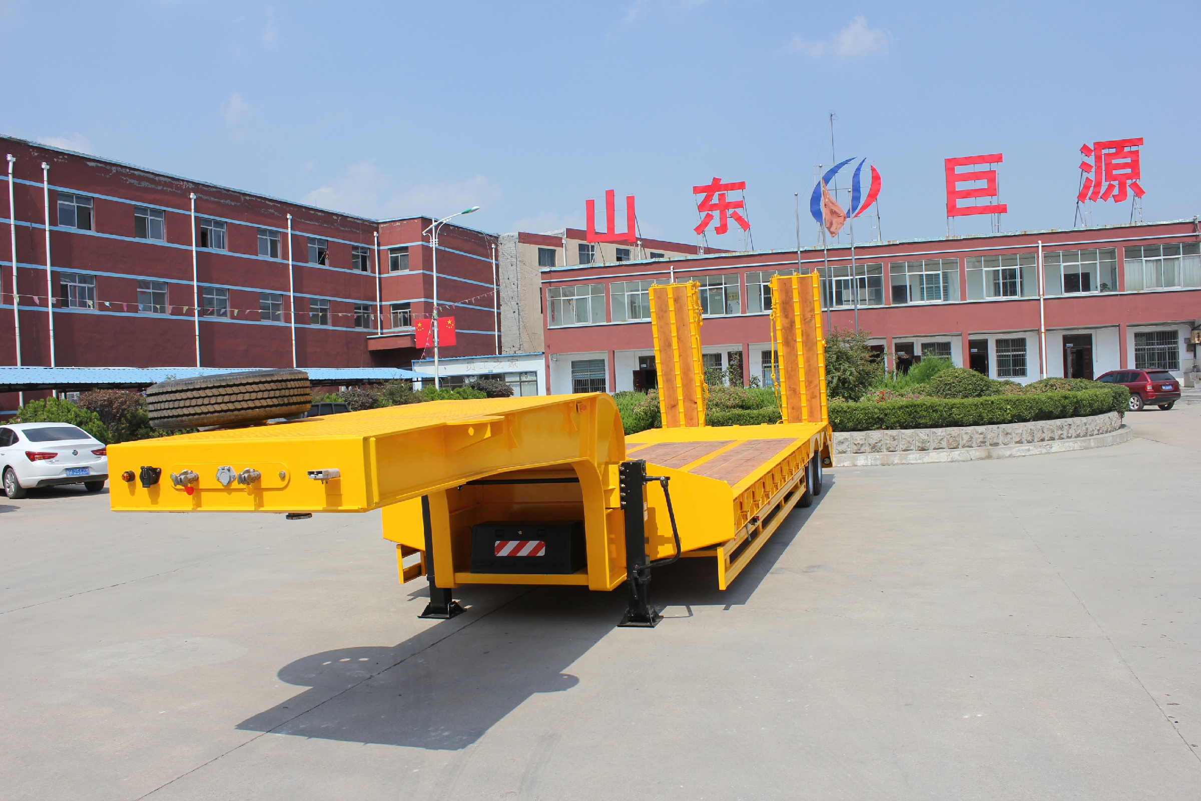 Heavy Load Gooseneck Lowboy Semi Trailer for Excavator Transport 3 Axles 4 Axles 12m 15m
