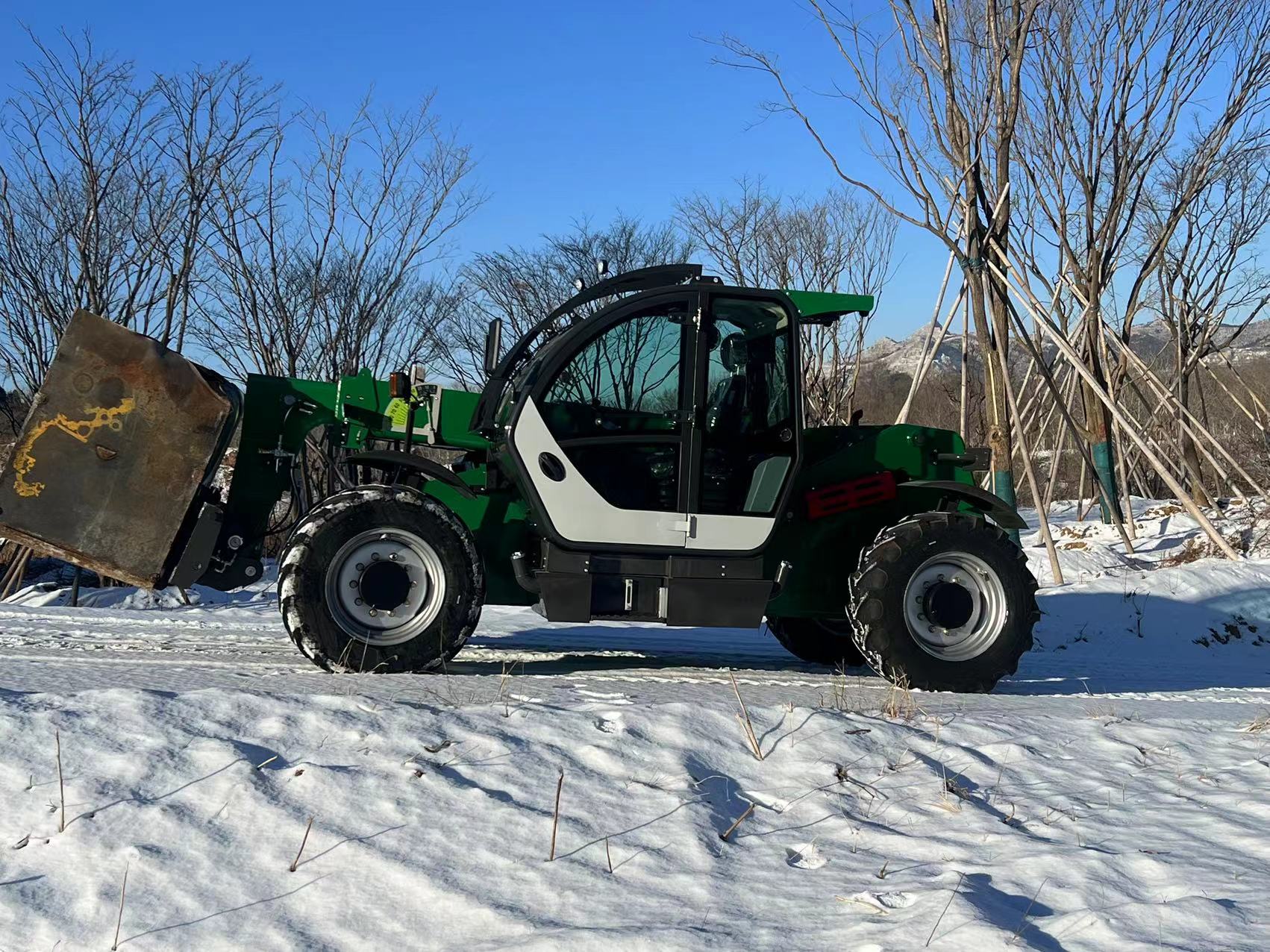 SNSC 4 Ton Telehandler Telescopic Forklift With 4x4 Driving Wheels And Yuchai Engine