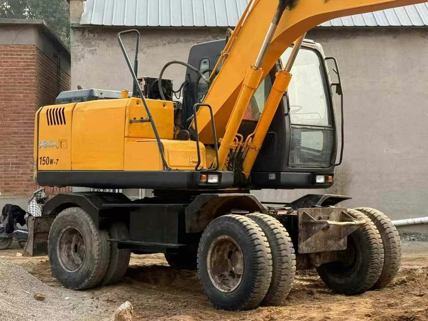 150w-7 Used Hyundai Wheel 15Ton Excavator With 0.71m3 Bucket Capacity
