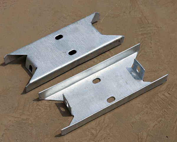 Q235 Q345 Galvanized Steel Highway Guardrail Bracket with Customized Specifications