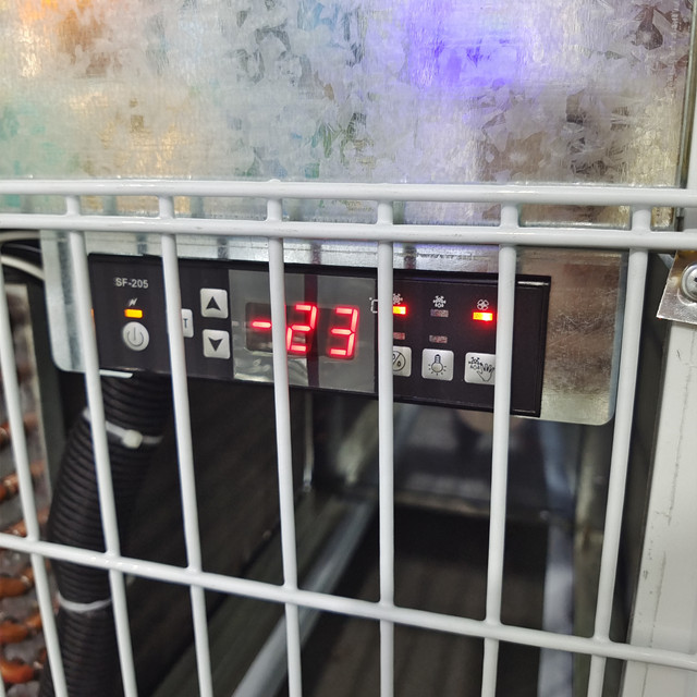Microwave Heating Refrigerated Food Vending Machine Sheet Metal Material 4000W
