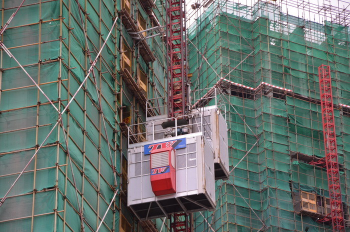 SC300/300 Construction Hoist Elevator , 3000kg/Cage Rack Pinion Hoist
