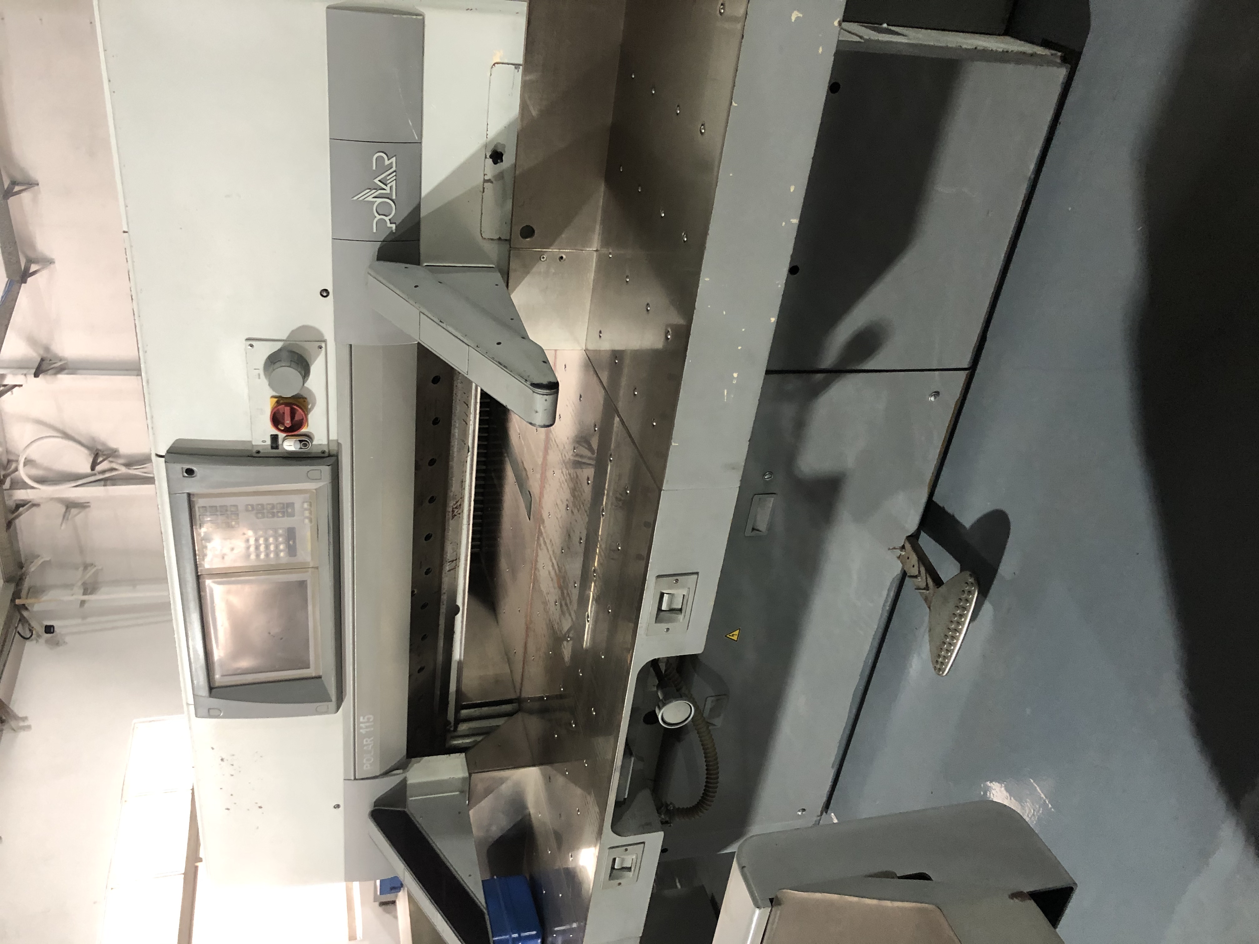 CE Certificated Hydraulic Worm Gear Driving Computerized Guillotine Paper Cutter Machine