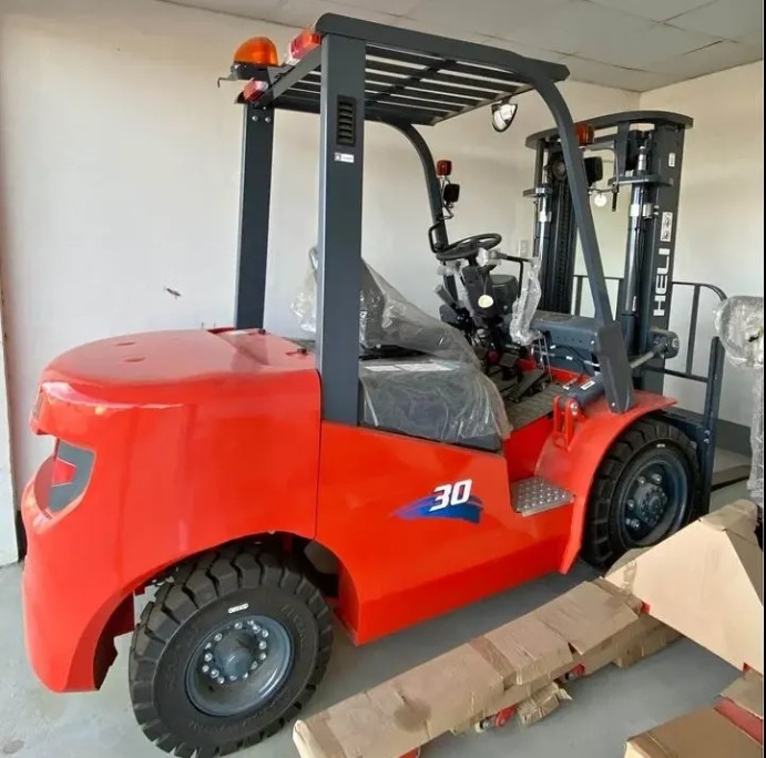Heli New Powered Diesel Forklift 1.5 3 3 Ton 5 8 Ton 8 10 Ton With Bucket Glass Cab Rough Terrain Forklift