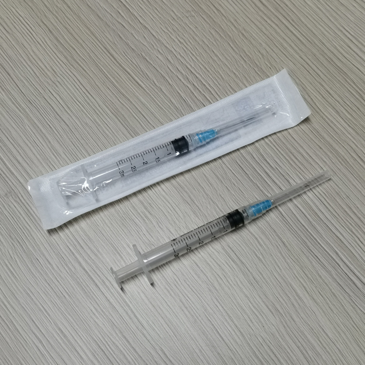 Needle retractable safety syringe with needle