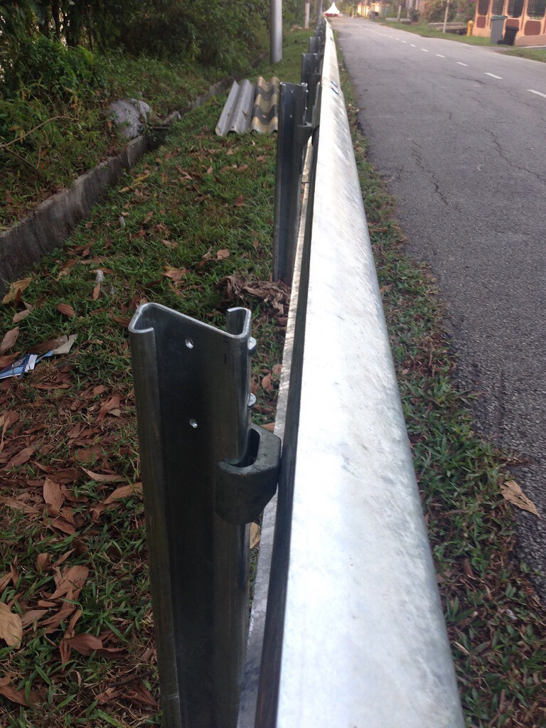Traffic Road Hot Dipped Galvanized Steel Barrier Z Post for Guardrail