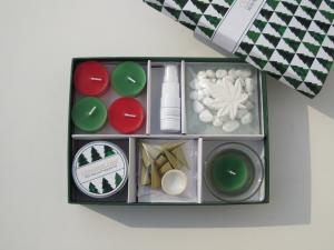 Quality Red &amp; Green Cinnamon chai fragrance scented tealight candle &amp; tin candle packed into gift box wholesale
