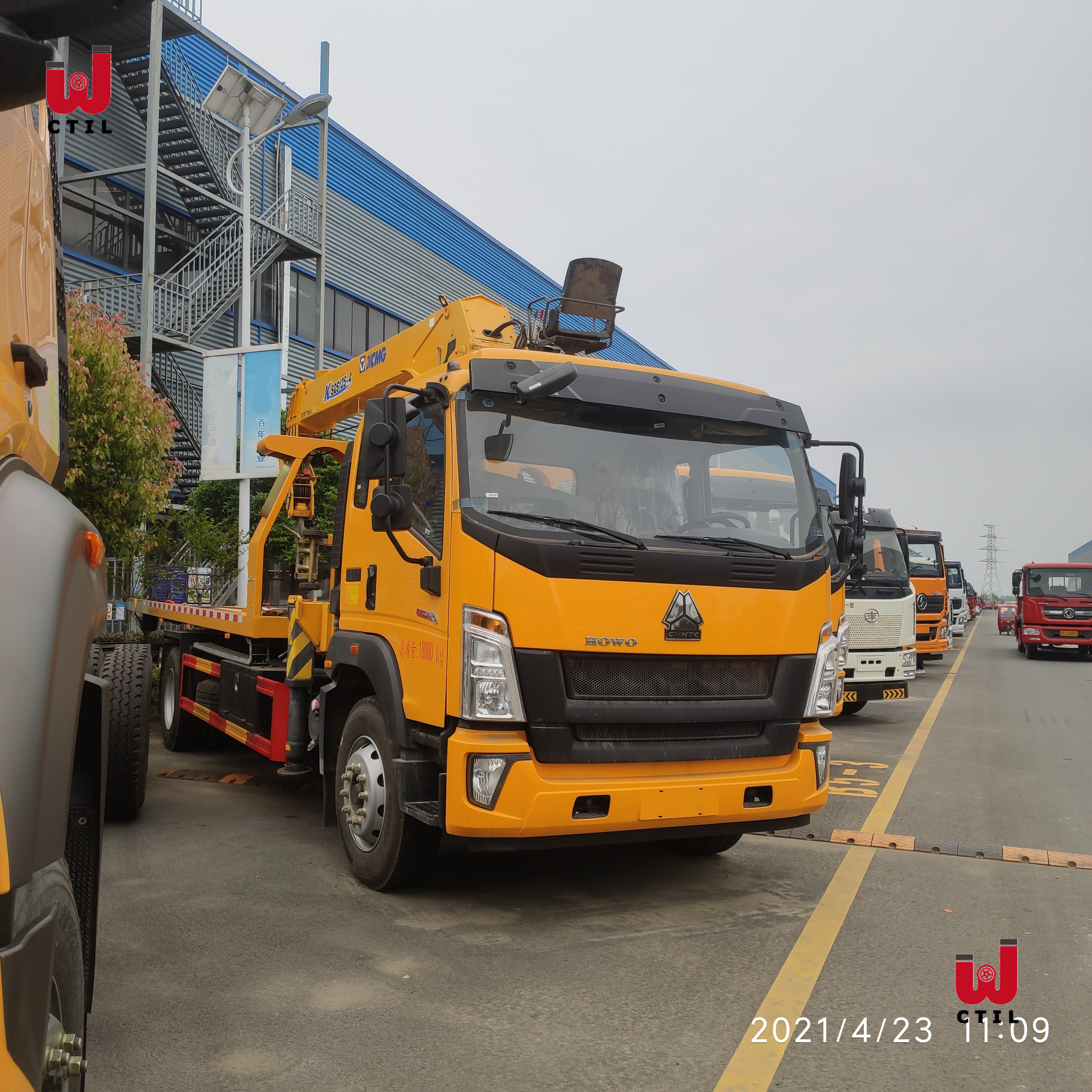 Wrecker truck with crane