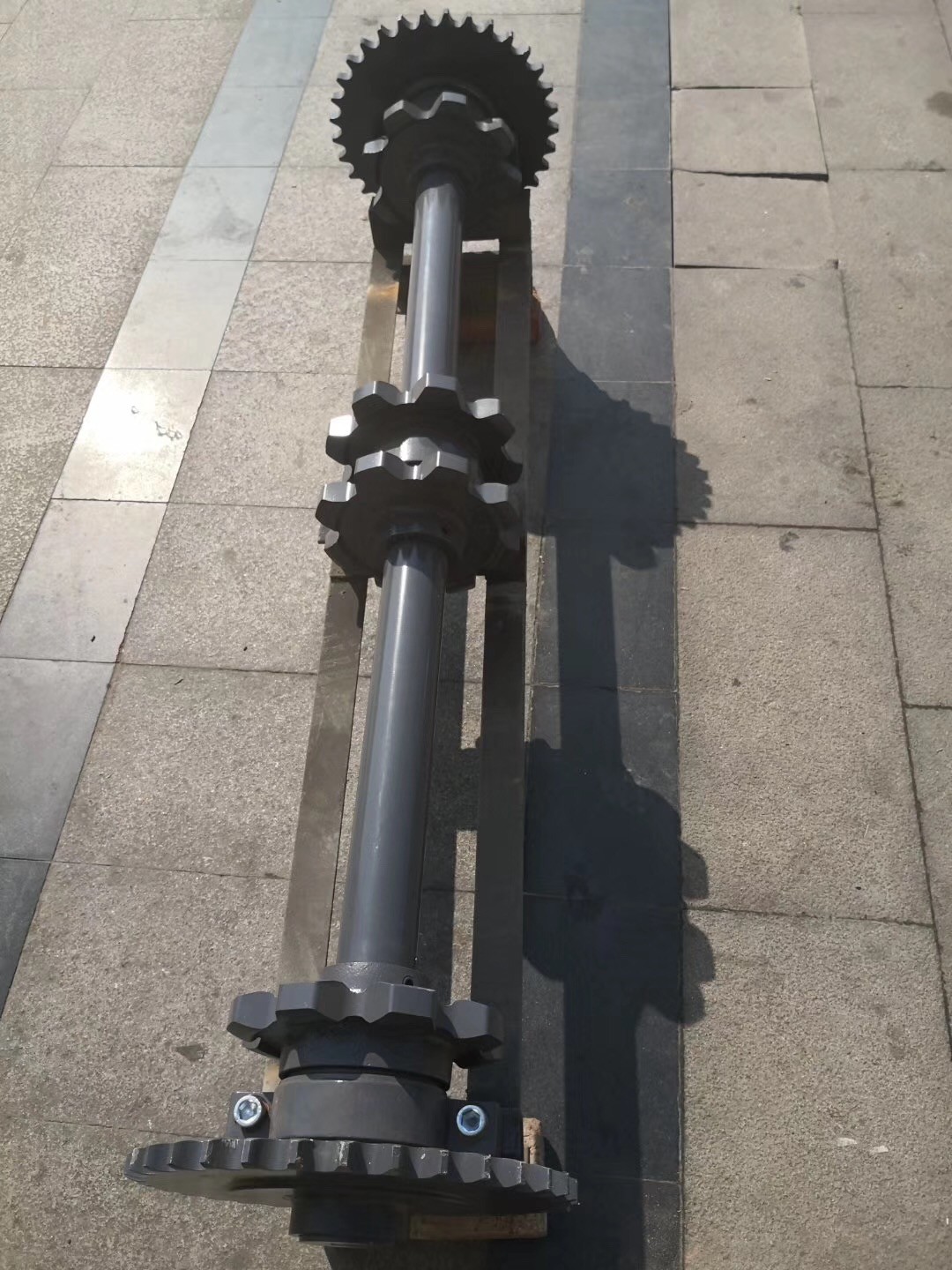 4812035552 SD2530 Feed Shaft For Asphalt Paver Parts SD2500/2530/2550 Feed Shaft Assembly