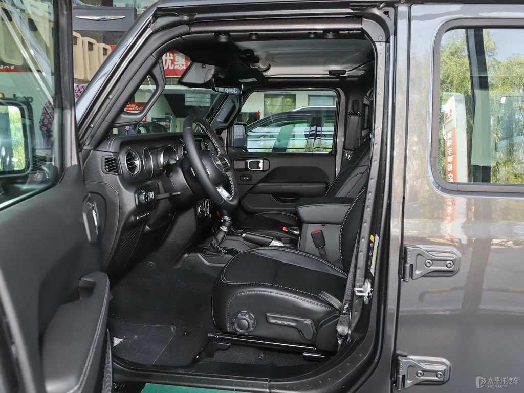 Popular in the Middle EastThe Jeep Wrangler Long range new electric vehicle 5 door 5 seat SUV