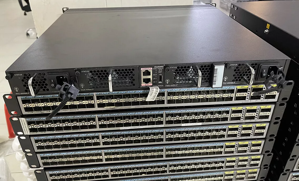 Customized Size Switch CE6851-48S6Q-HI 48-Port 10G SFP and 6-Port 40GE QSFP with 2*FAN Box Port-side Intake AC Power Supply
