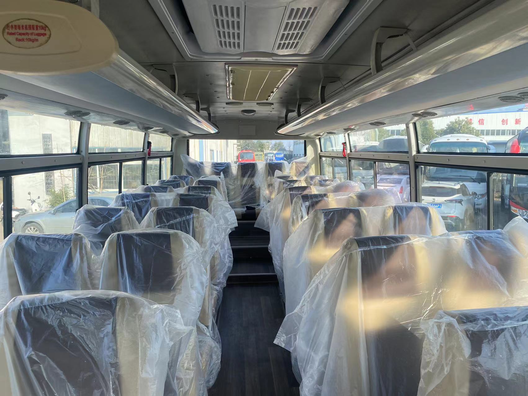 Used Buses 35 Seater Diesel Engine Coach with Euro 3 Emission Standard and Affordable