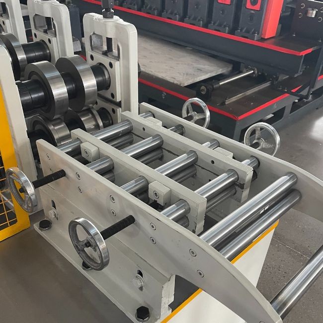 Speed Steel Frame Purlin Machine PLC Controlled Flying Punch Hole Galvanized Steel Production