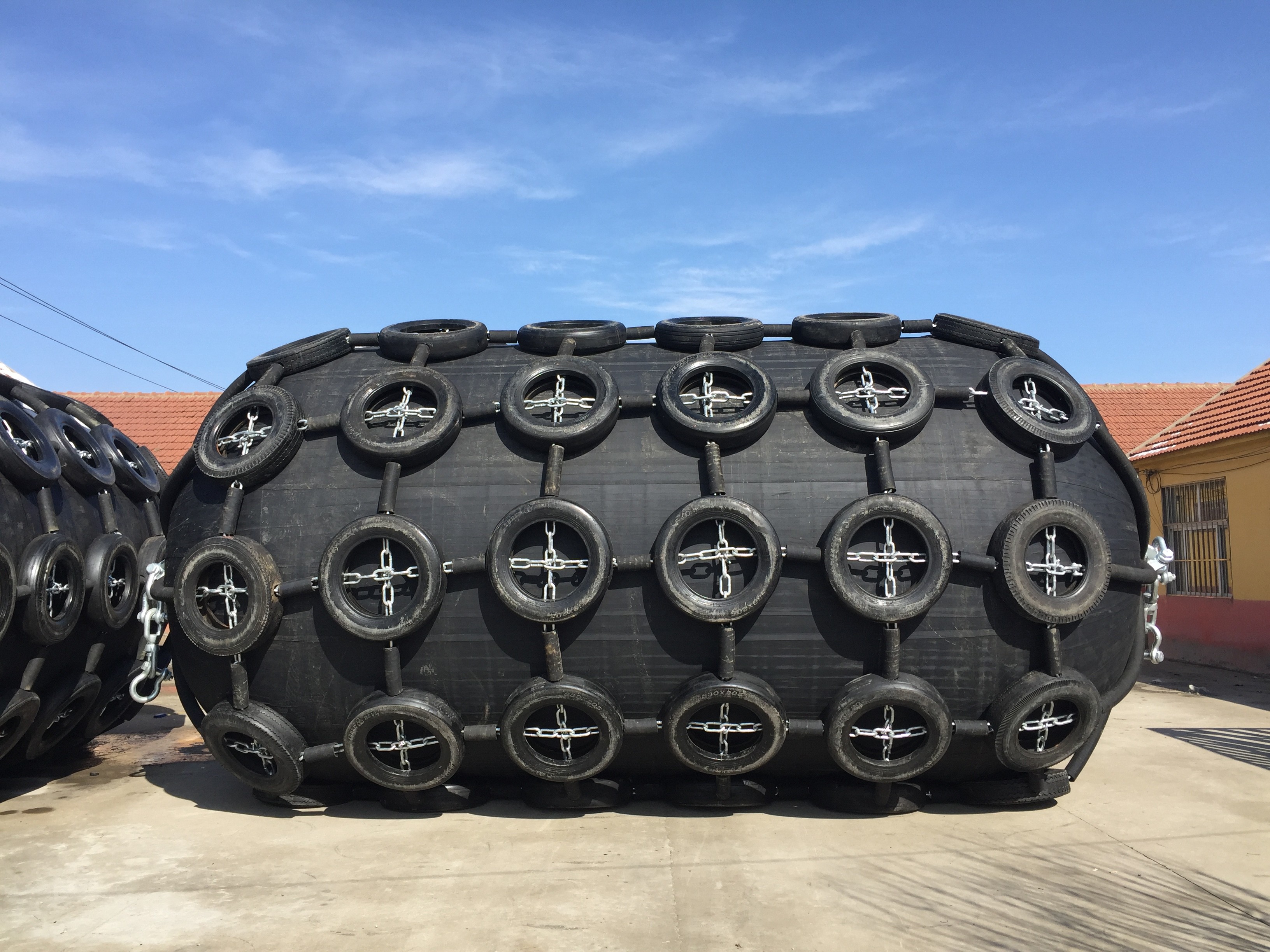 50Kpa Pneumatic Rubber Fender With Tire Sheath Type Ship Berthing And Mooring