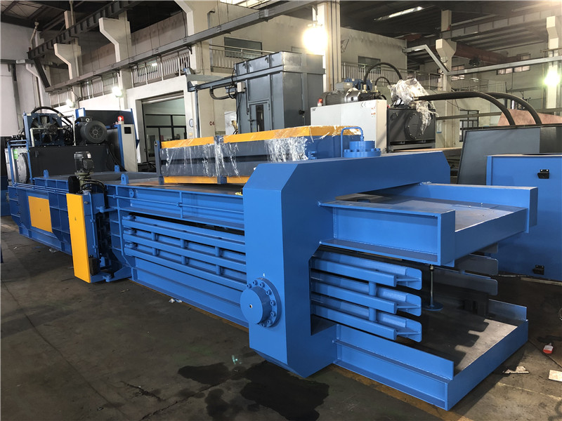 Plastic horizontal waste straw baler/compactor machine