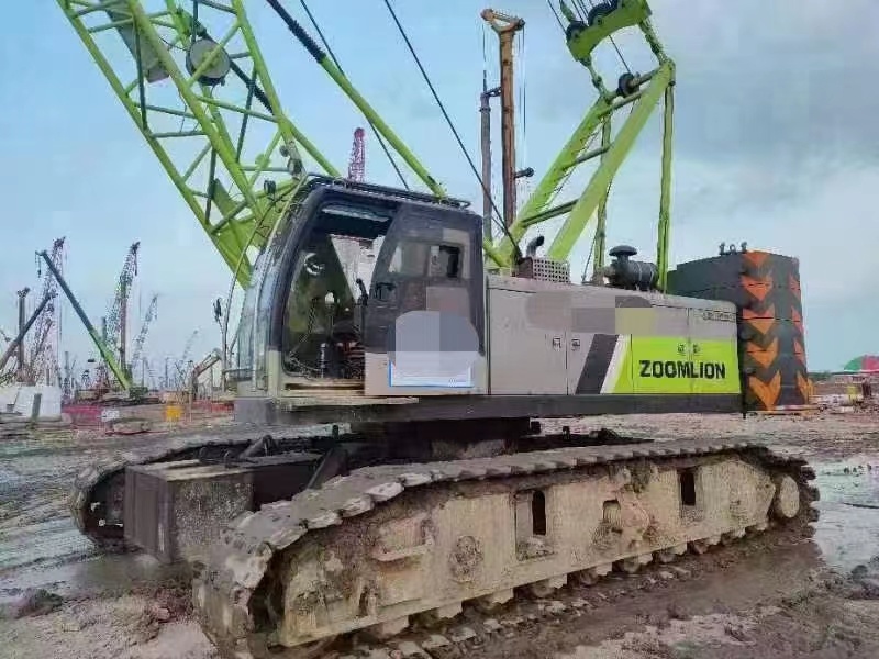 19 Crawler Cranes Can Lift up to 100 Tons