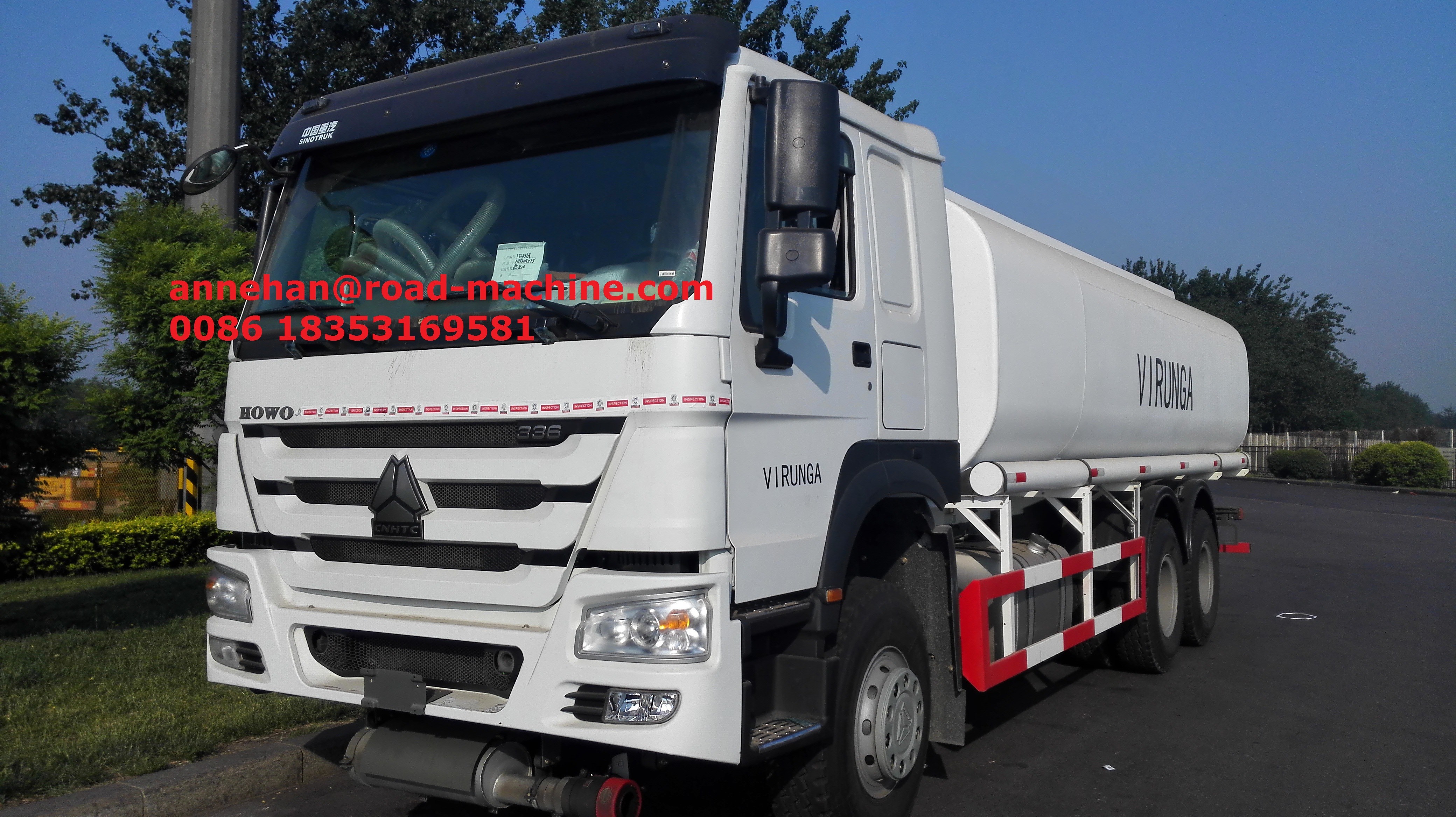 Sinotruk Howo7 Edible Oil Transport Vehicle Liquid Tanker Truck , Mobile Gas Station Fuel Oil Trucks 25-30CBM