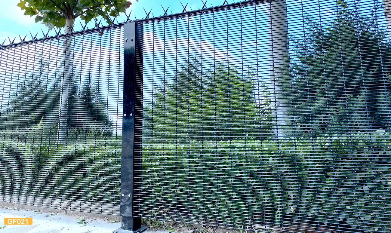 High Security 4.0mm Galvanized Anti Climb Fence 358 Welded Wire Mesh