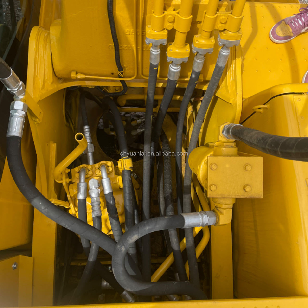 Used Komatsu PC200 Excavator 20 Tons Crawler with Original Color in Excellent Condition