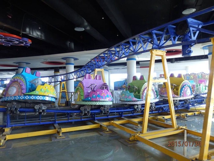 Thrilling Theme Park Kiddie Roller Coaster With Remote Control Unit And LED Lamps