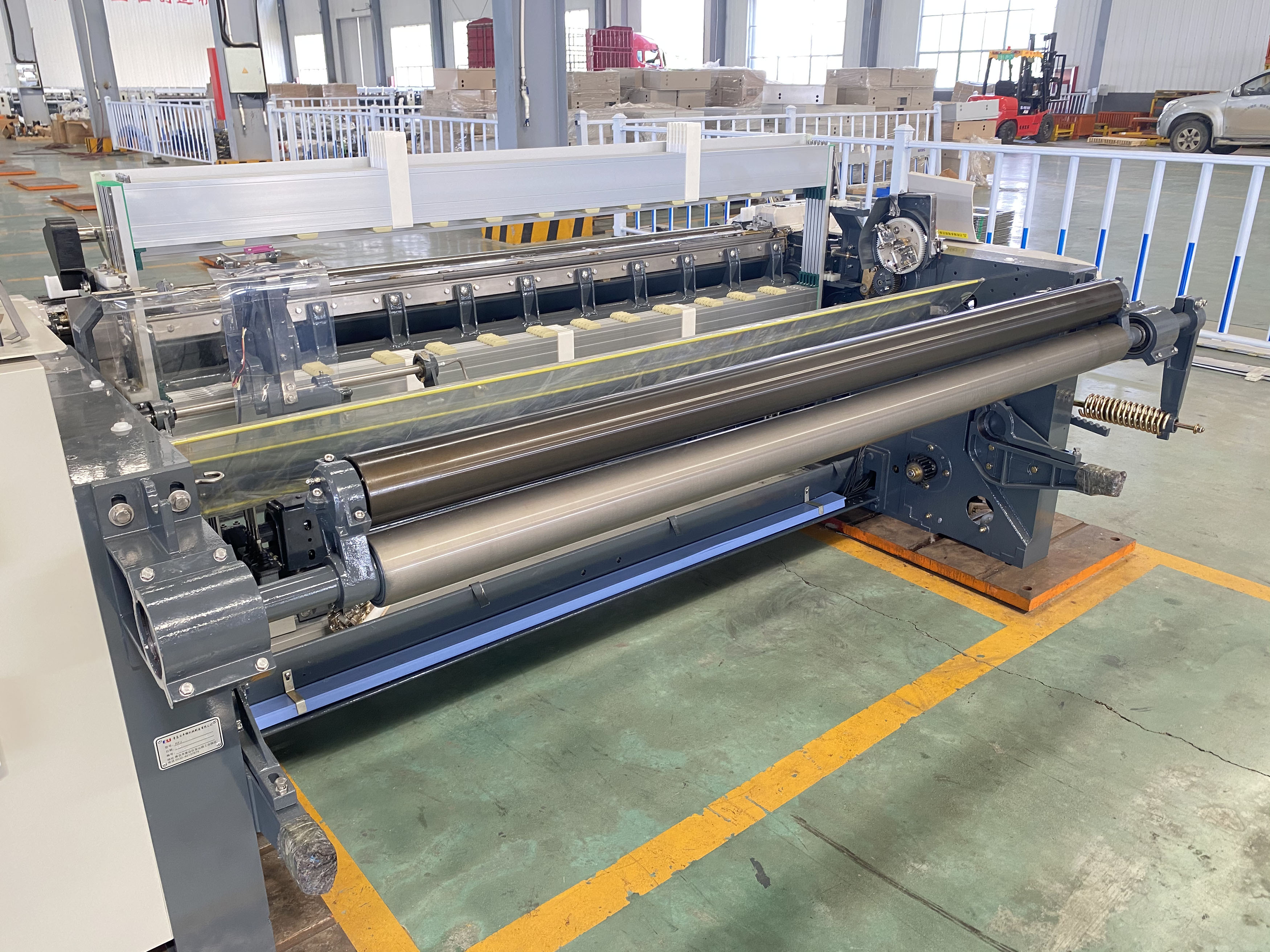 Single Pump Water Jet Weaving Loom with Double Nozzle
