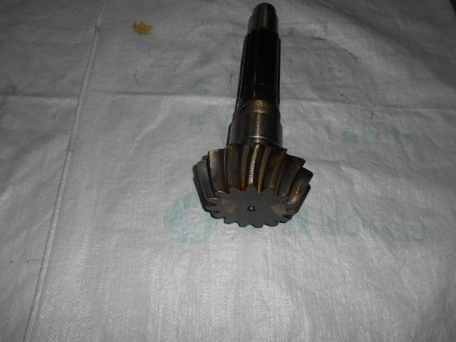 16Y-15-00061 Output Shaft Komatsu Bulldozer