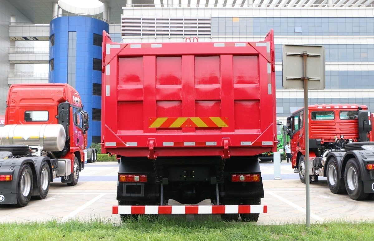 Stable and Safe Shacman Dump Trucks with 8m Carrier Design and Optimal Placement