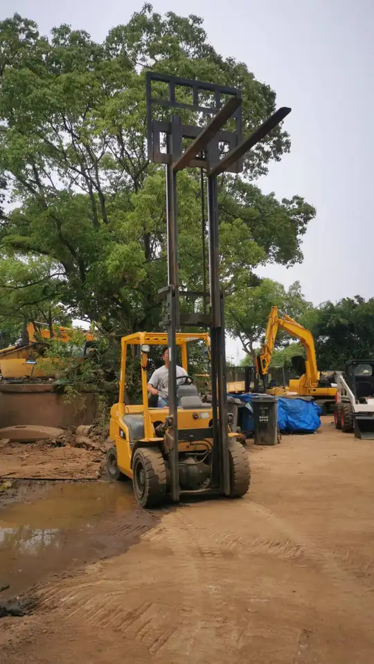 3 Ton Diesel Cat Forklift in Japan with Standard Lifting Height and 150mm Fork Width