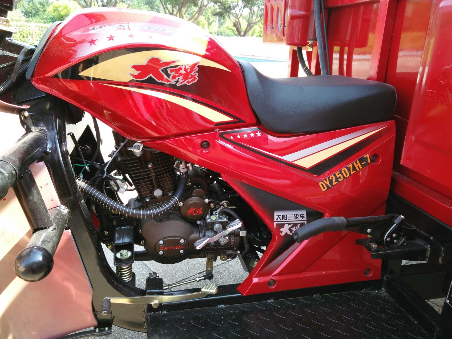 DAYANG African hot 250cc water tank tricycle with iron cabin and water-cooling engine