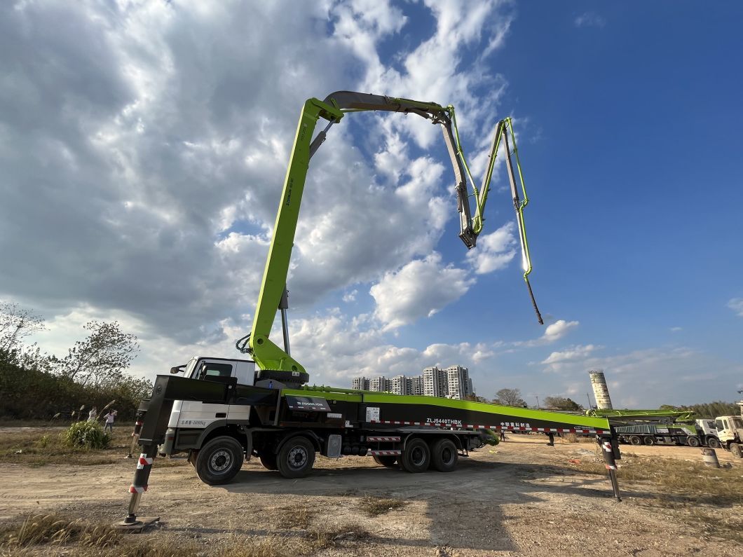 Cpbrothers Stock 2013 Top Renovated Condition Zoomlion 56m Truck Pump Concrete Pump Concrete Mixer for Sale at Low Price